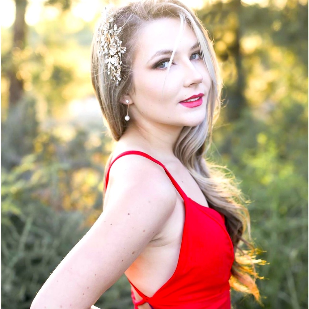 Beautiful Red designer dress/Gown for Homecoming or Prom.  Size 0 - Like New!